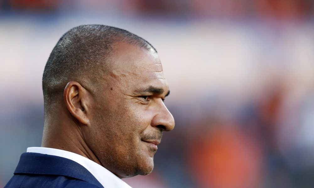 Video: Assistent-bondscoach Ruud Gullit filmt in kleedkamer - WK